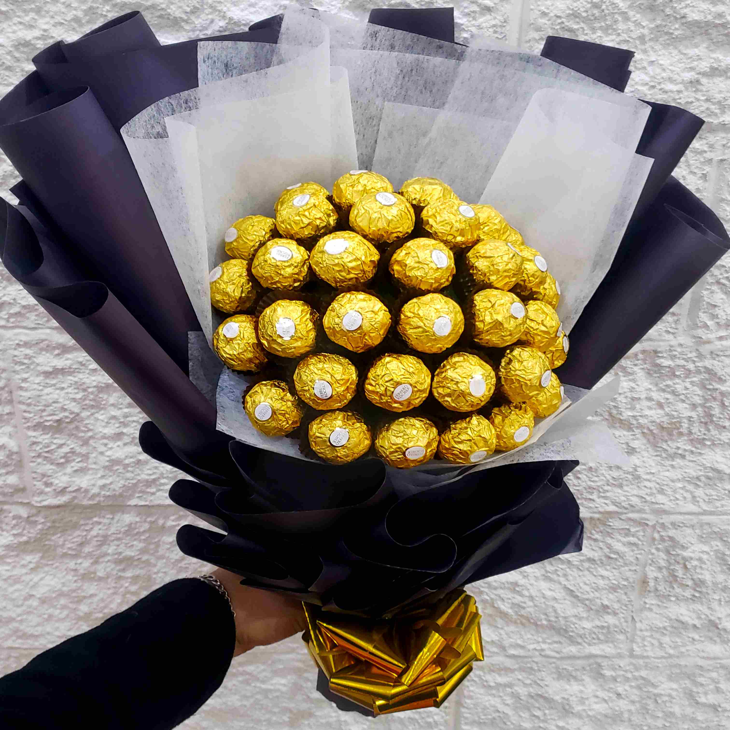 Envio y venta de flores ,rosas, plantas,arreglos florales ,regalos y desayunos a domicilio con delivery gratis en la Ciudad Autonoma de Buenos Aires y con costo de env�o en localidades del Gran Buenos Aires asi como delivery de flores y plantas a trav�s de florerias asociadas en todas las provincias de la Argentina, Buenos Aires, la Pampa, Tucuman, La Rioja, R�o Negro, Entre Rios, Corrientes, Misiones, Neuquen, Chubut, Tierra del Fuego, Santa Cruz, San Luis, Mendoza, Cordoba, Jujuy, Formosa, Santiago del Estero, Salta, Chaco, Catamarca ,San Juan, y ademas realizamos el delivery de flores ,coronas,palmas , plantas y regalos a todas las ciudades de Argentina, Mar del Plata, C�rdoba, Buenos Aires, con cargo en Santa Rosa, La Plata, Bella Vista, Neuquen, Pilar, Paran�, Posadas, Resistencia, Cipolleti y mas de 300 ciudades y localidades en todo el territorio de nuestro pa�s, asi como tambien tenemos la posibilidad de enviar flores a casi todo el mundo en cuestion de horas